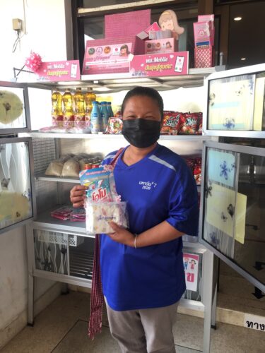 จุดบริการ พม.ปันสุข (ตู้ปันสุข) ดำเนินการเติมสิ่งของในตู้ปันสุข ประจำวันที่ 8 มีนาคม 2564